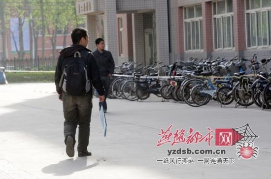 8��24�֣��ο������ε��뿪�˿���