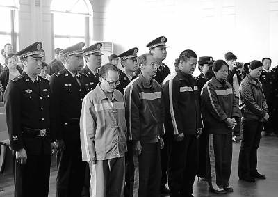 4��25�գ��Բ�(ǰ��һ)�����ڷ�ͥ�ϵȺ����С� �»������ ������