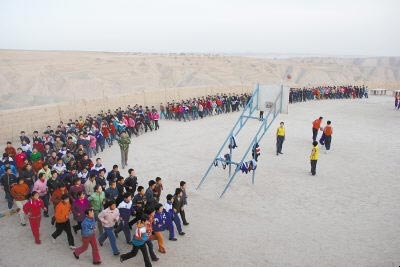 再苦也要供孩子上学(组图)