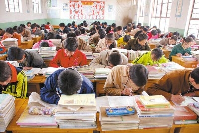 再苦也要供孩子上学(组图)